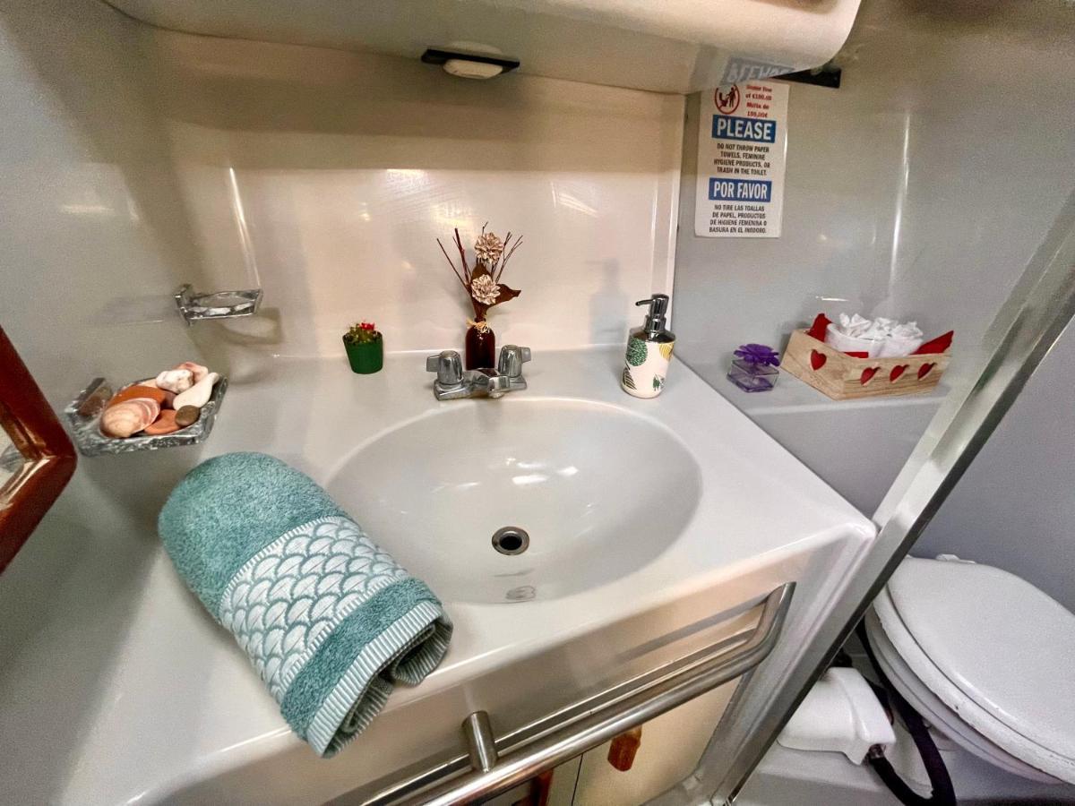Yacht Hotel Barcelona Sant Adria de Besos Eksteriør bilde
